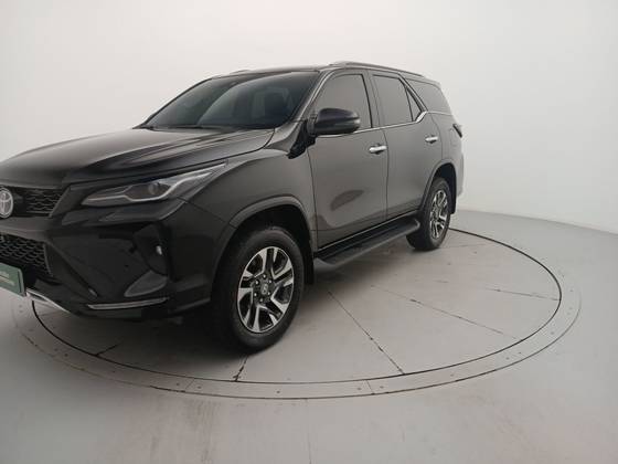 TOYOTA HILUX SW4 2.8 D-4D TURBO DIESEL SRX PLATINUM 4X4 AUTOMÁTICO